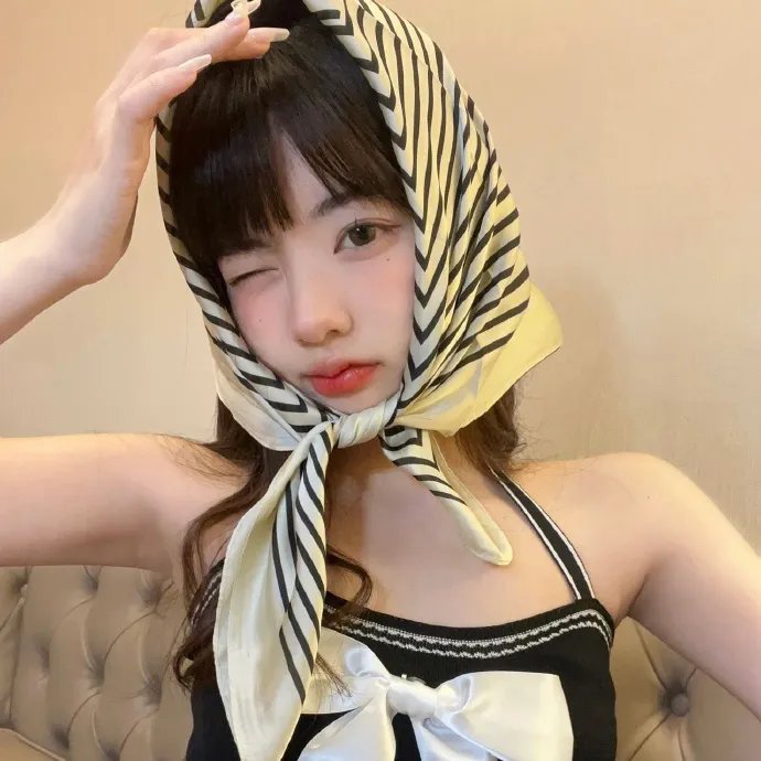 泳池娇娃
